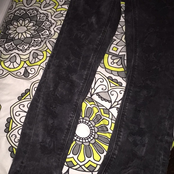 Zara ripped jeans !! - Picture 3 of 5